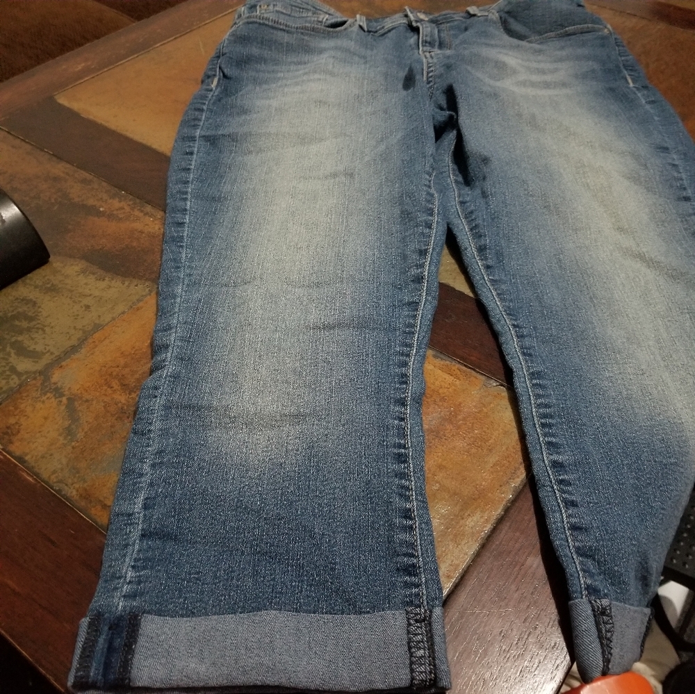 Women's Signature by Levi Strauss modern Cropped Capri 14 - Picture 7 of 12